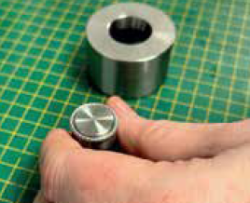 STEP 2 Small diameter piston seal 